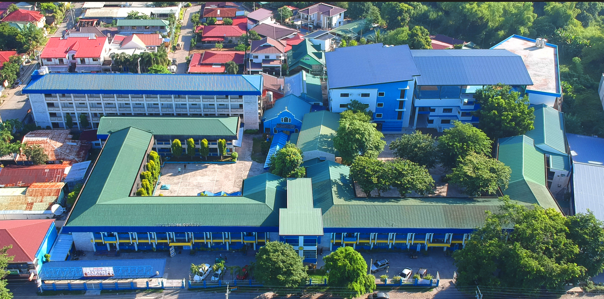 COLLEGE ACCOMPLISHMENTS: